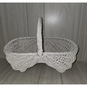 Vtg White Wicker Buttocks Gathering Basket Towel Holder Storage Bathroom Display